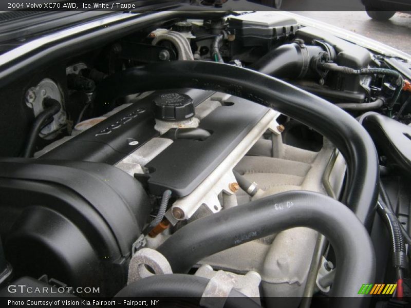 Ice White / Taupe 2004 Volvo XC70 AWD