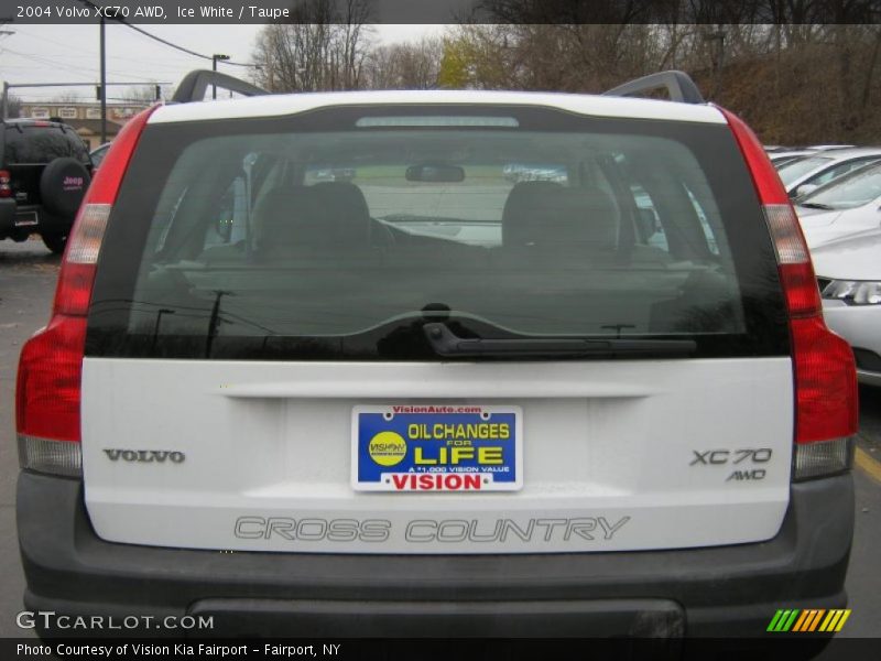 Ice White / Taupe 2004 Volvo XC70 AWD