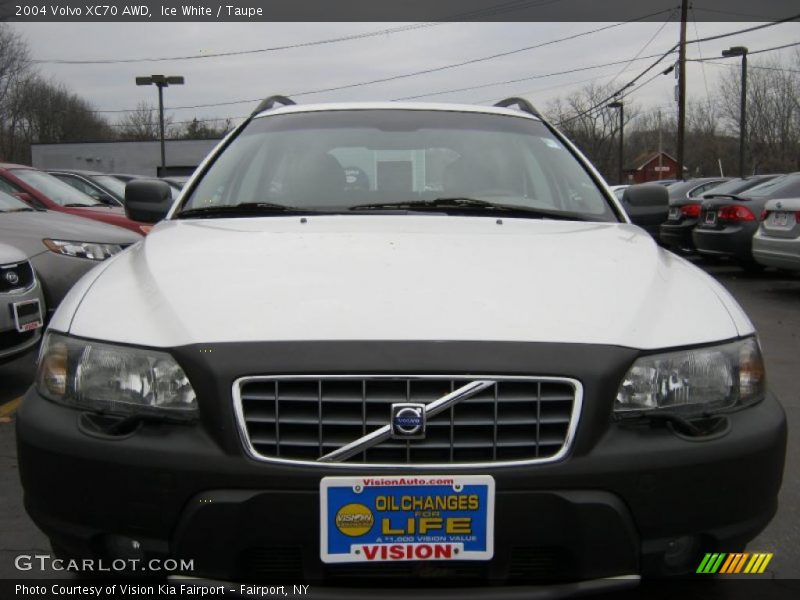 Ice White / Taupe 2004 Volvo XC70 AWD
