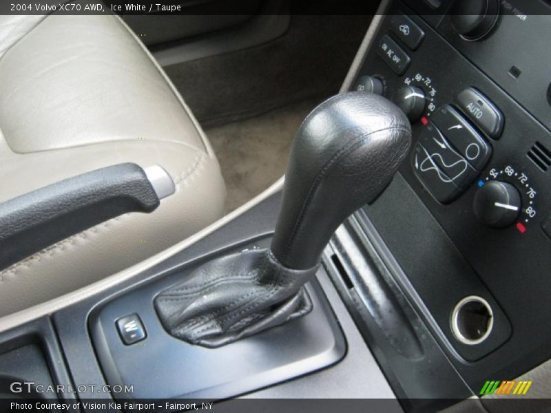 Ice White / Taupe 2004 Volvo XC70 AWD