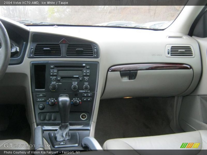 Ice White / Taupe 2004 Volvo XC70 AWD