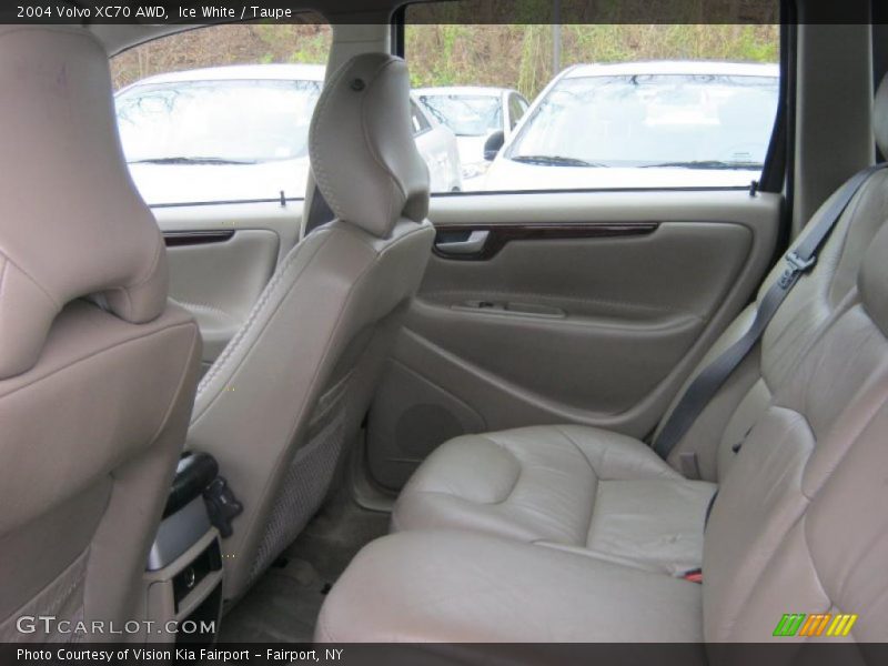 Ice White / Taupe 2004 Volvo XC70 AWD