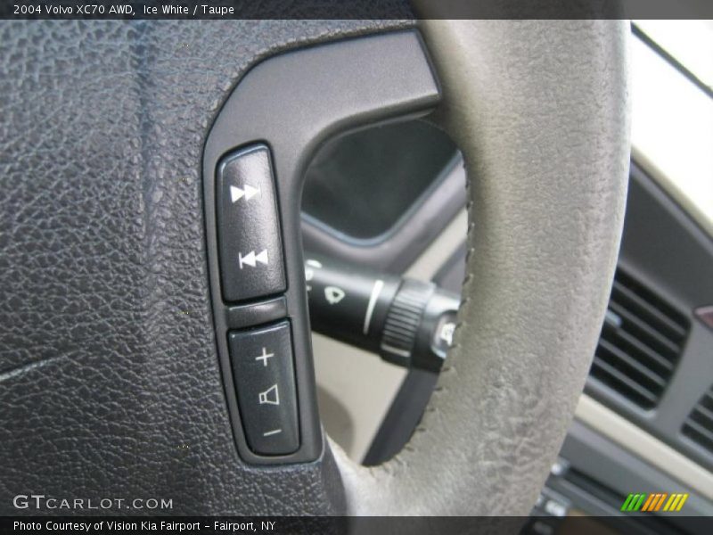 Ice White / Taupe 2004 Volvo XC70 AWD