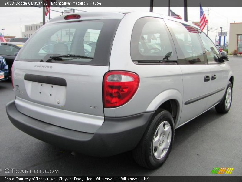 Front 3/4 View of 2003 Caravan SE