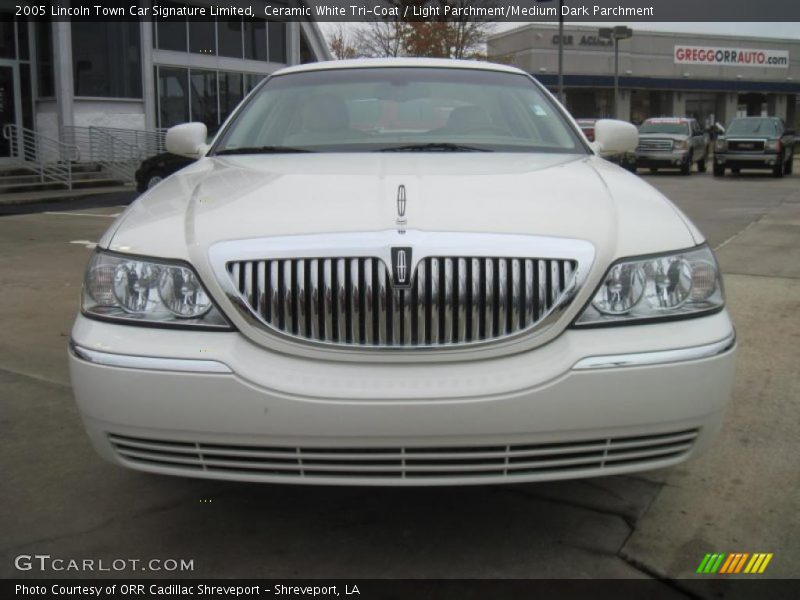Ceramic White Tri-Coat / Light Parchment/Medium Dark Parchment 2005 Lincoln Town Car Signature Limited