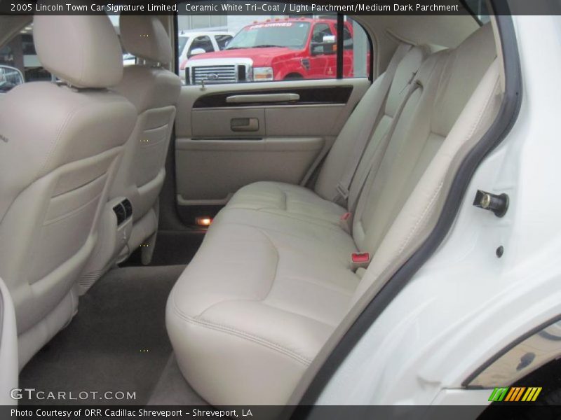 Ceramic White Tri-Coat / Light Parchment/Medium Dark Parchment 2005 Lincoln Town Car Signature Limited