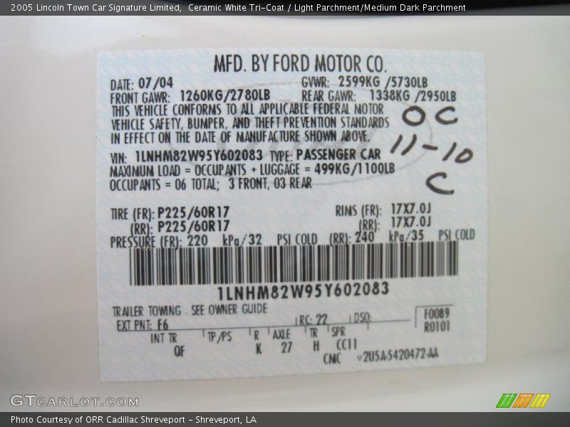 Ceramic White Tri-Coat / Light Parchment/Medium Dark Parchment 2005 Lincoln Town Car Signature Limited