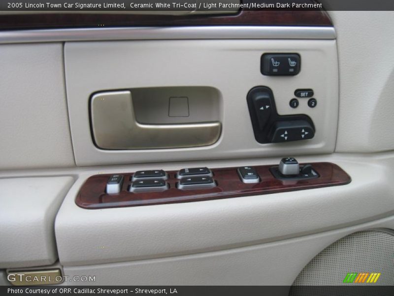 Ceramic White Tri-Coat / Light Parchment/Medium Dark Parchment 2005 Lincoln Town Car Signature Limited