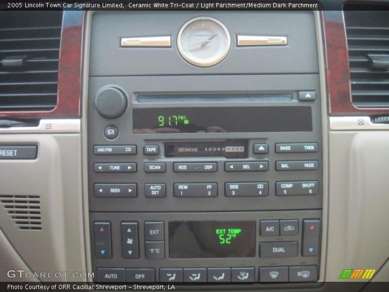 Ceramic White Tri-Coat / Light Parchment/Medium Dark Parchment 2005 Lincoln Town Car Signature Limited
