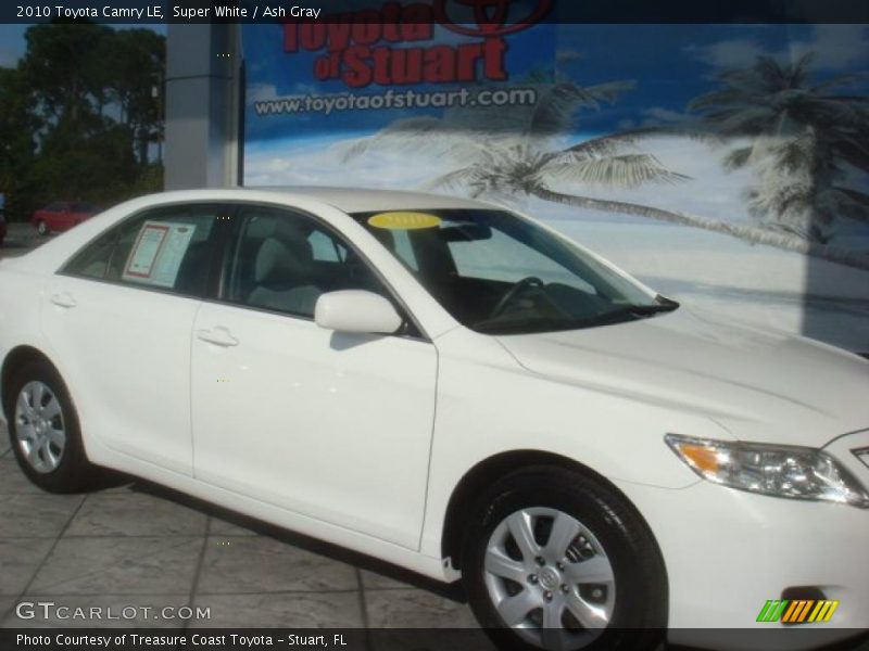 Super White / Ash Gray 2010 Toyota Camry LE