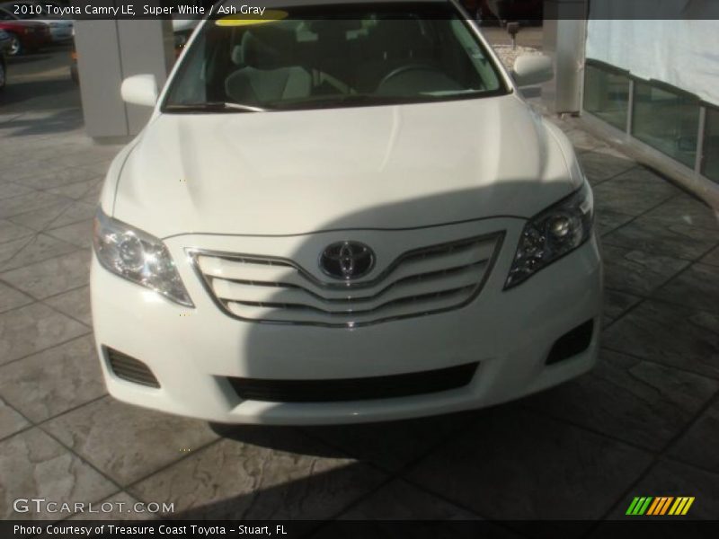 Super White / Ash Gray 2010 Toyota Camry LE