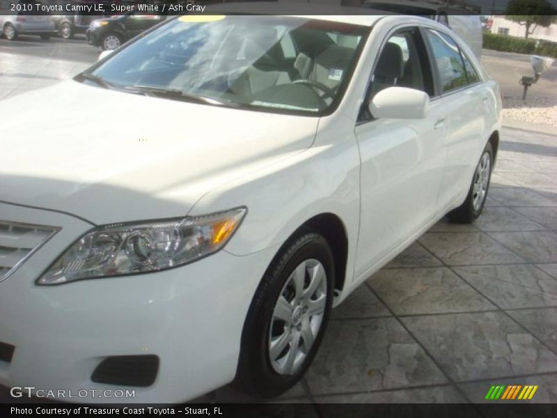 Super White / Ash Gray 2010 Toyota Camry LE