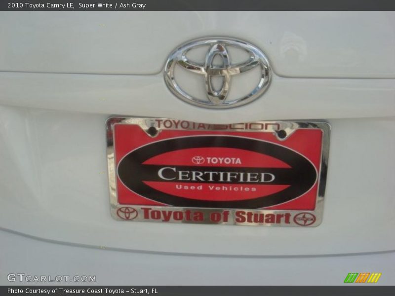 Super White / Ash Gray 2010 Toyota Camry LE