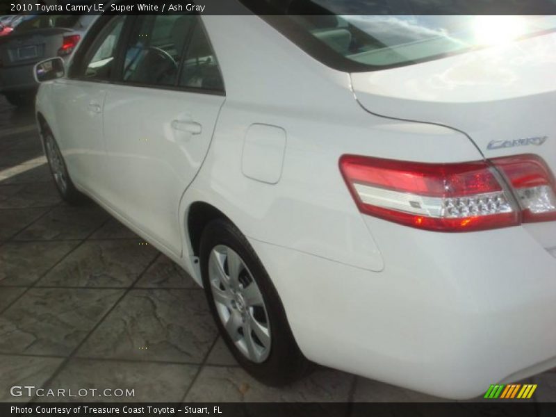 Super White / Ash Gray 2010 Toyota Camry LE