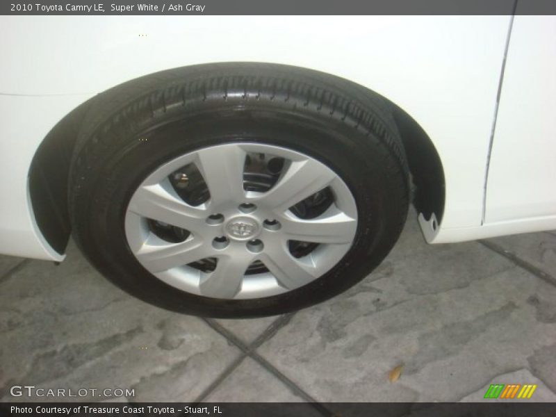 Super White / Ash Gray 2010 Toyota Camry LE
