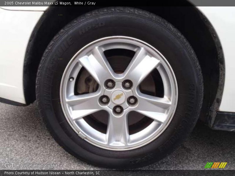 White / Gray 2005 Chevrolet Malibu Maxx LS Wagon