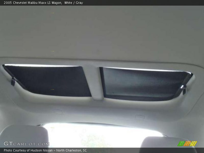 White / Gray 2005 Chevrolet Malibu Maxx LS Wagon