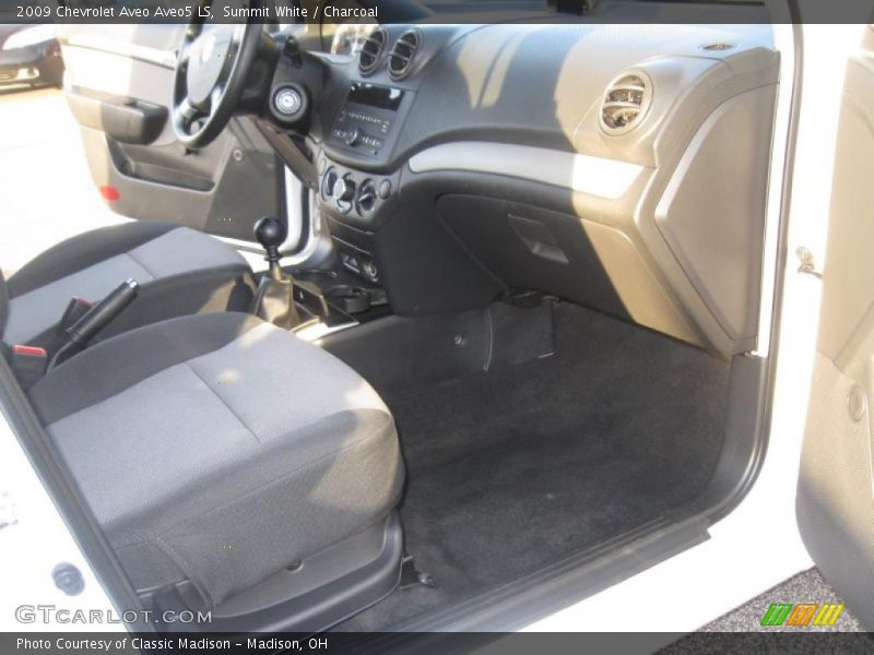 Summit White / Charcoal 2009 Chevrolet Aveo Aveo5 LS