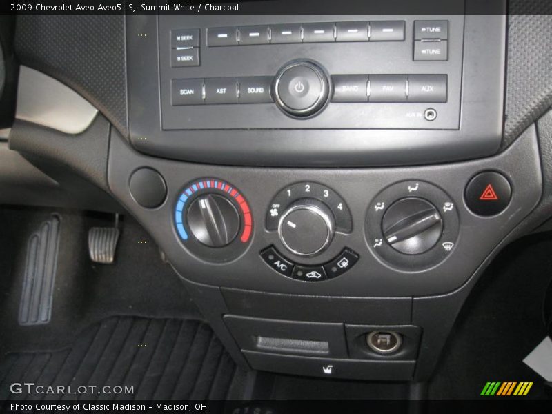 Summit White / Charcoal 2009 Chevrolet Aveo Aveo5 LS
