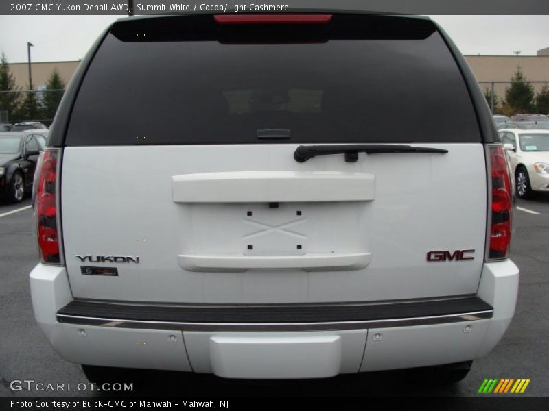 Summit White / Cocoa/Light Cashmere 2007 GMC Yukon Denali AWD