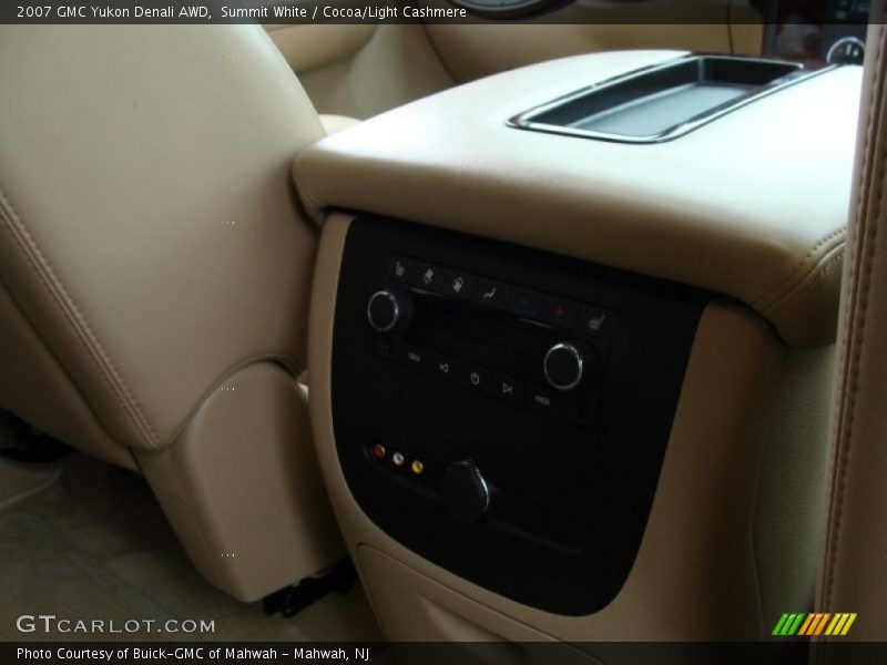 Summit White / Cocoa/Light Cashmere 2007 GMC Yukon Denali AWD