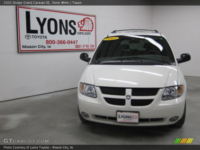 Stone White / Taupe 2003 Dodge Grand Caravan SE