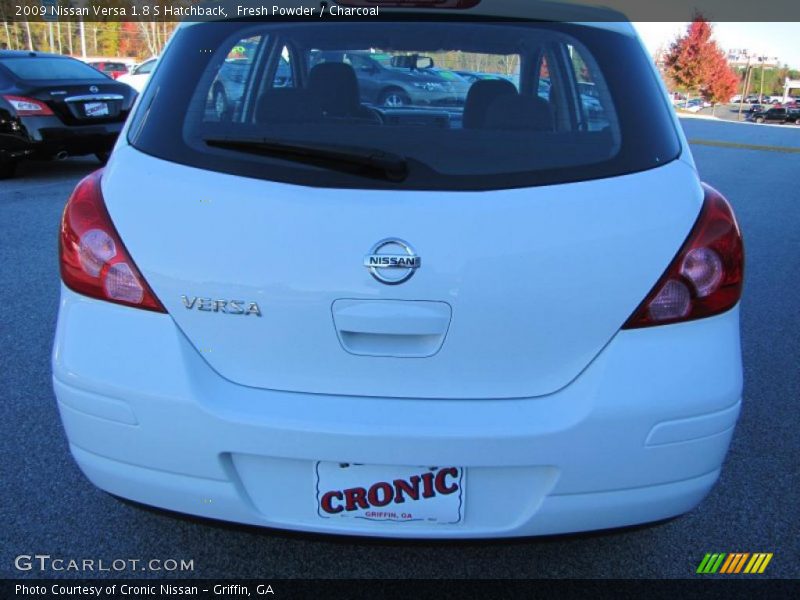Fresh Powder / Charcoal 2009 Nissan Versa 1.8 S Hatchback
