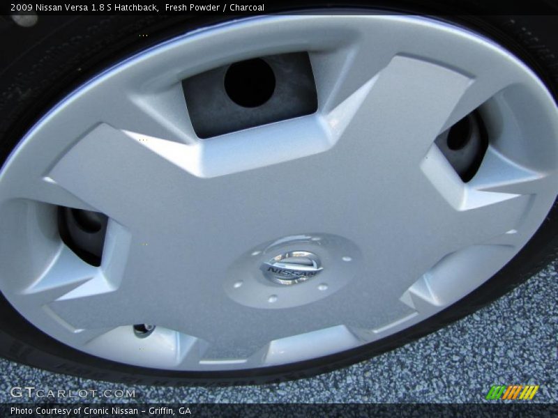 Fresh Powder / Charcoal 2009 Nissan Versa 1.8 S Hatchback