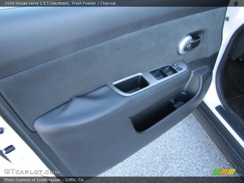 Fresh Powder / Charcoal 2009 Nissan Versa 1.8 S Hatchback