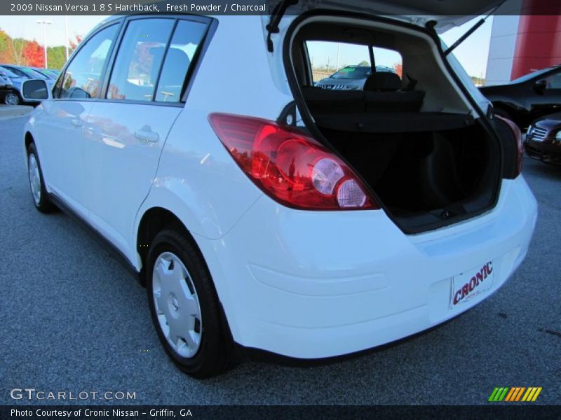 Fresh Powder / Charcoal 2009 Nissan Versa 1.8 S Hatchback