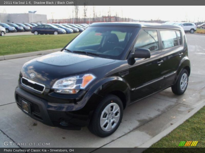 Front 3/4 View of 2011 Soul 1.6