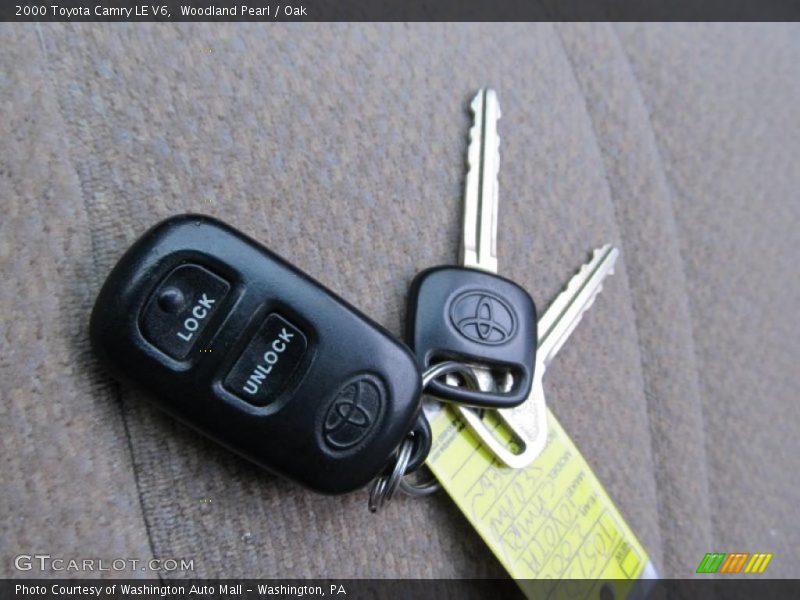 Woodland Pearl / Oak 2000 Toyota Camry LE V6
