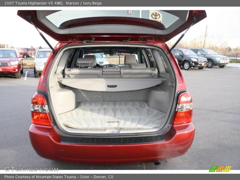 Maroon / Ivory Beige 2007 Toyota Highlander V6 4WD
