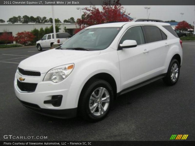 Front 3/4 View of 2011 Equinox LT