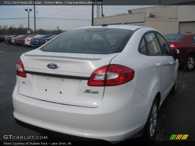 Oxford White / Charcoal Black/Blue Cloth 2011 Ford Fiesta SE Sedan