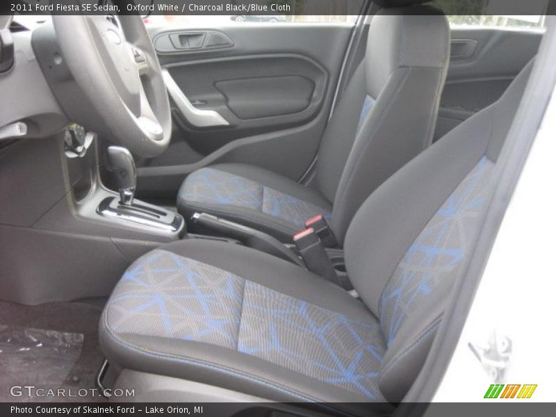 Oxford White / Charcoal Black/Blue Cloth 2011 Ford Fiesta SE Sedan