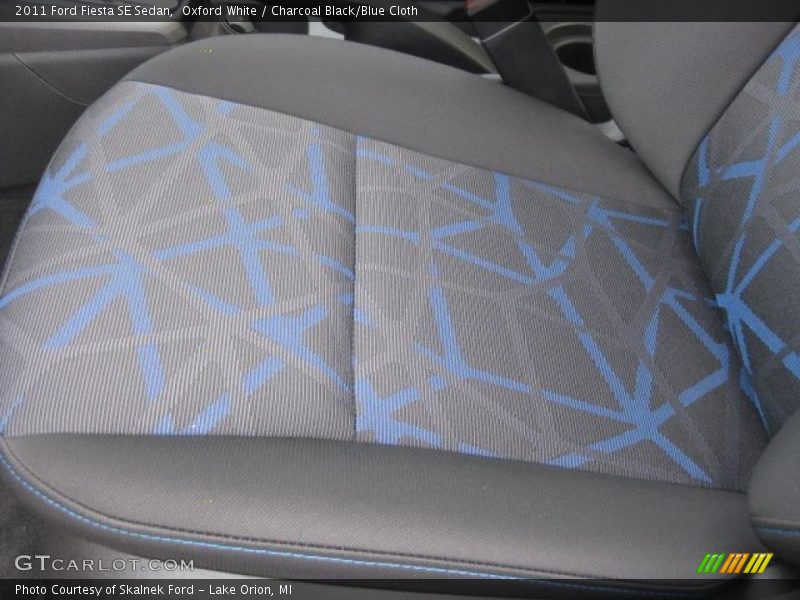 Oxford White / Charcoal Black/Blue Cloth 2011 Ford Fiesta SE Sedan
