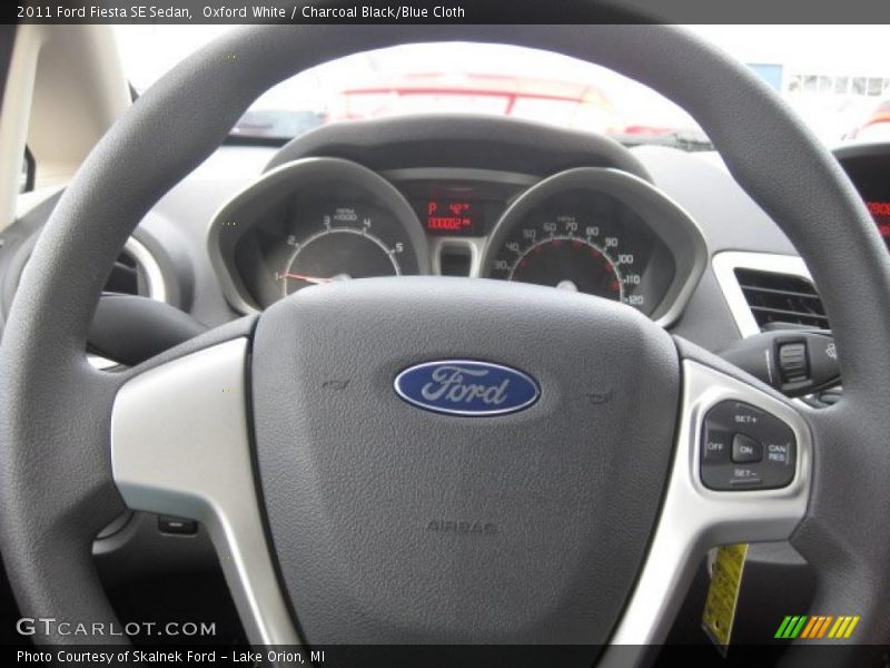 Oxford White / Charcoal Black/Blue Cloth 2011 Ford Fiesta SE Sedan