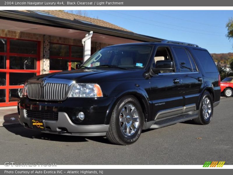 Black Clearcoat / Light Parchment 2004 Lincoln Navigator Luxury 4x4