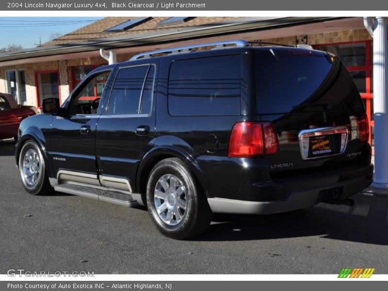 Black Clearcoat / Light Parchment 2004 Lincoln Navigator Luxury 4x4