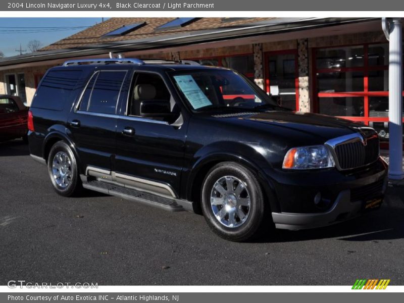 Black Clearcoat / Light Parchment 2004 Lincoln Navigator Luxury 4x4