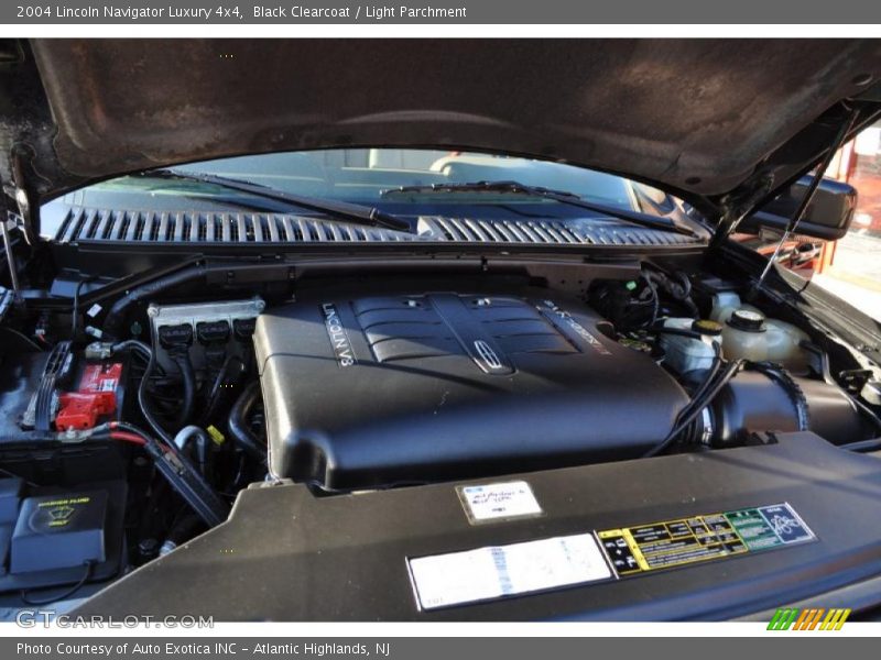 Black Clearcoat / Light Parchment 2004 Lincoln Navigator Luxury 4x4