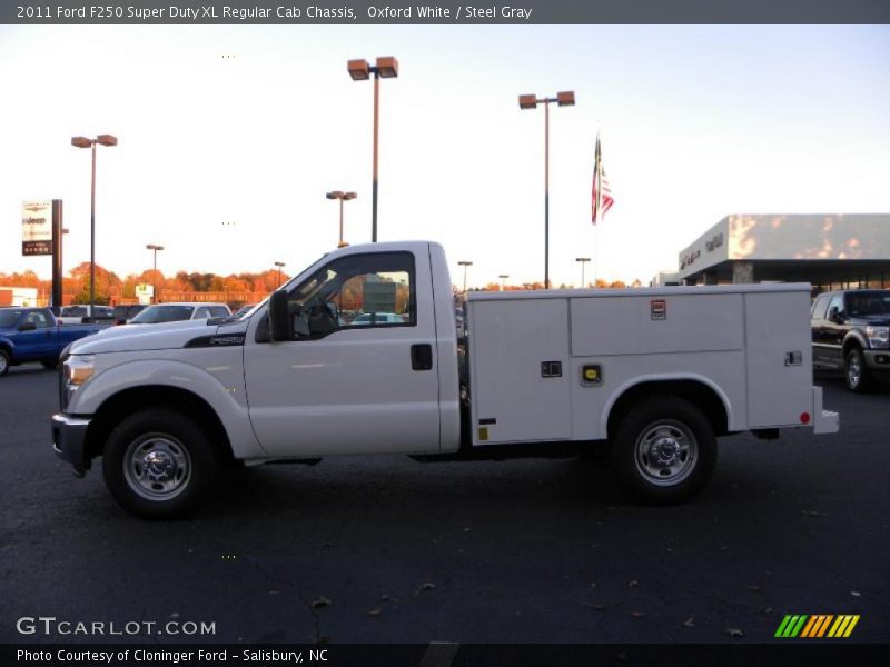 Oxford White / Steel Gray 2011 Ford F250 Super Duty XL Regular Cab Chassis