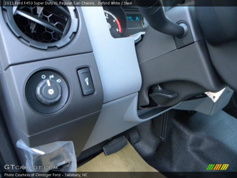 Oxford White / Steel 2011 Ford F450 Super Duty XL Regular Cab Chassis