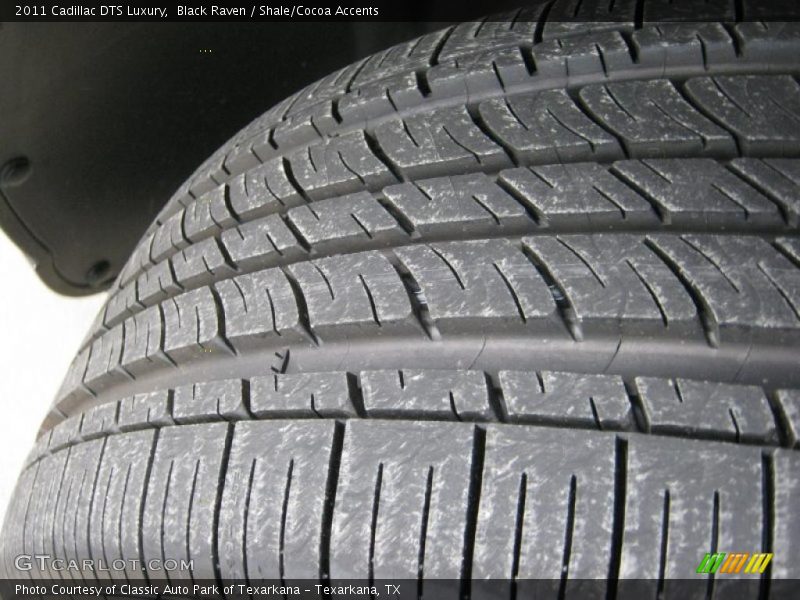 Black Raven / Shale/Cocoa Accents 2011 Cadillac DTS Luxury