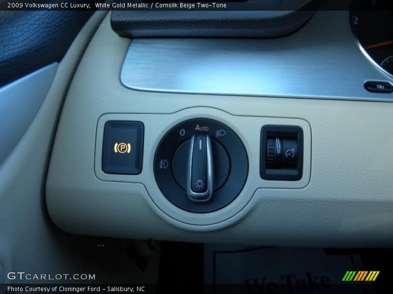 Controls of 2009 CC Luxury