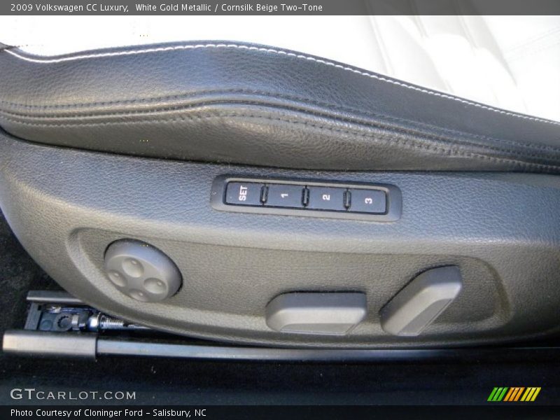 Controls of 2009 CC Luxury