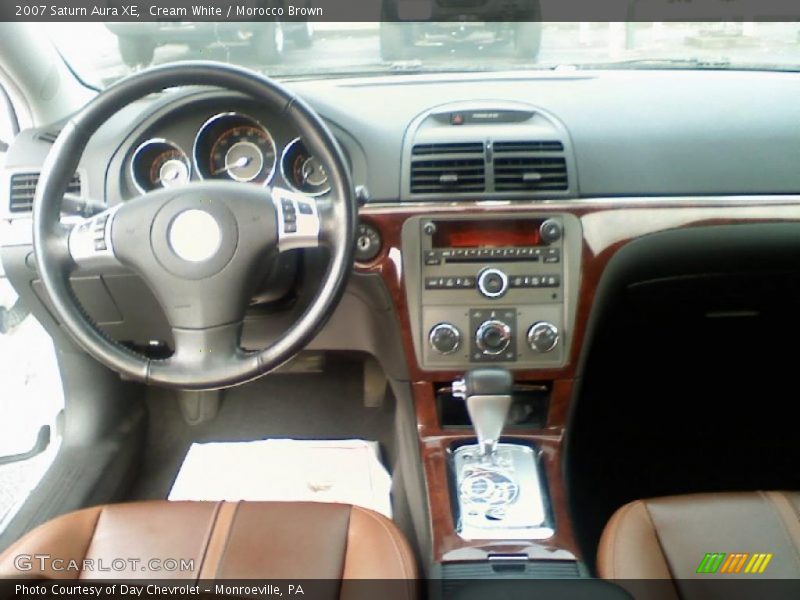 Cream White / Morocco Brown 2007 Saturn Aura XE
