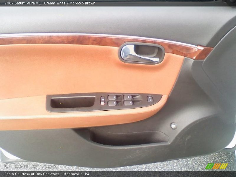 Cream White / Morocco Brown 2007 Saturn Aura XE