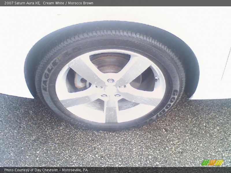 Cream White / Morocco Brown 2007 Saturn Aura XE